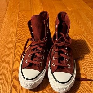 Converse Chuck Taylor All Star shoes in women size 5 in dark red color.